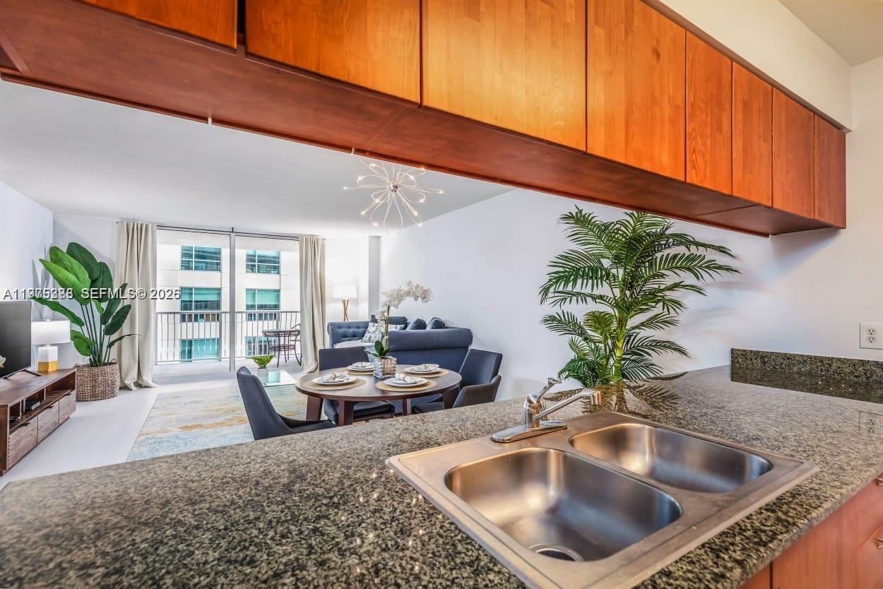 1200 Brickell Bay Dr #1808, Miami FL 33131