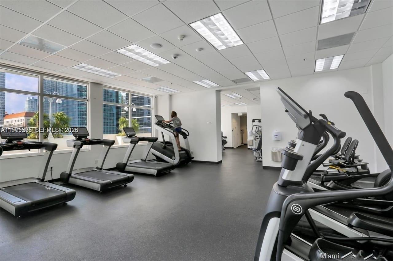 1200 Brickell Bay Dr #1808, Miami FL 33131