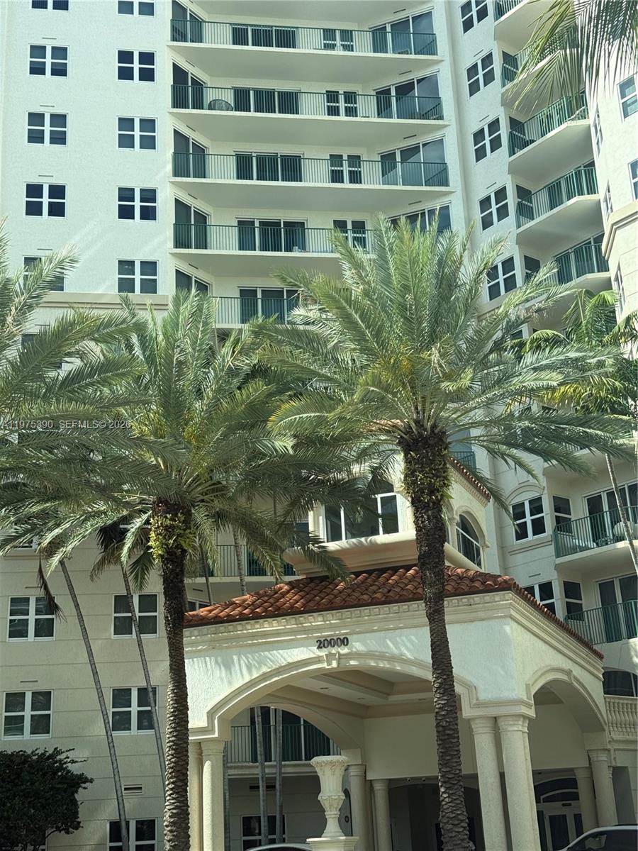 20000 E Country Club Dr #PH09, Aventura FL 33180