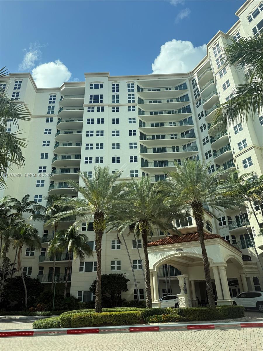 20000 E Country Club Dr #PH09, Aventura FL 33180