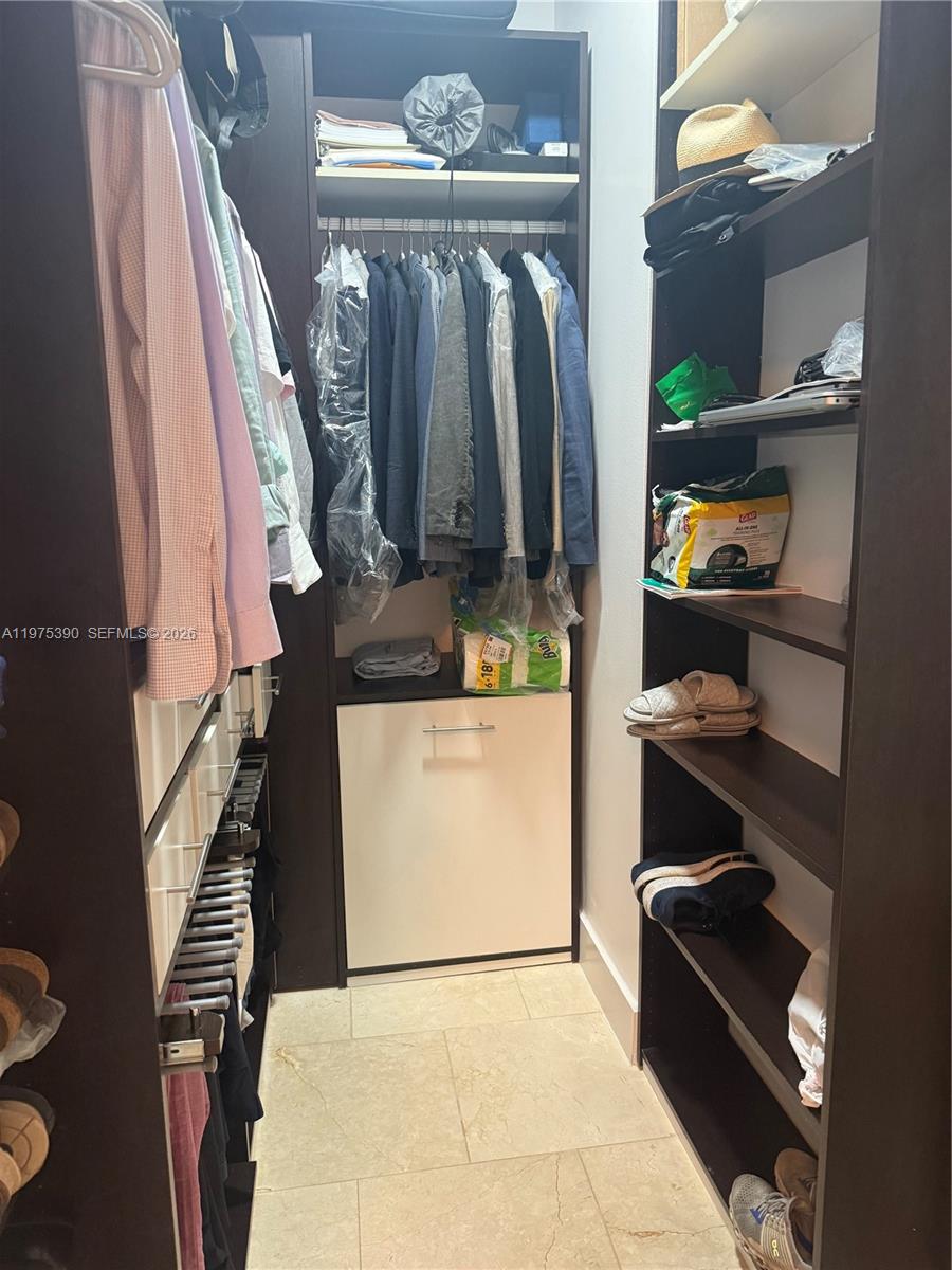 20000 E Country Club Dr #PH09, Aventura FL 33180