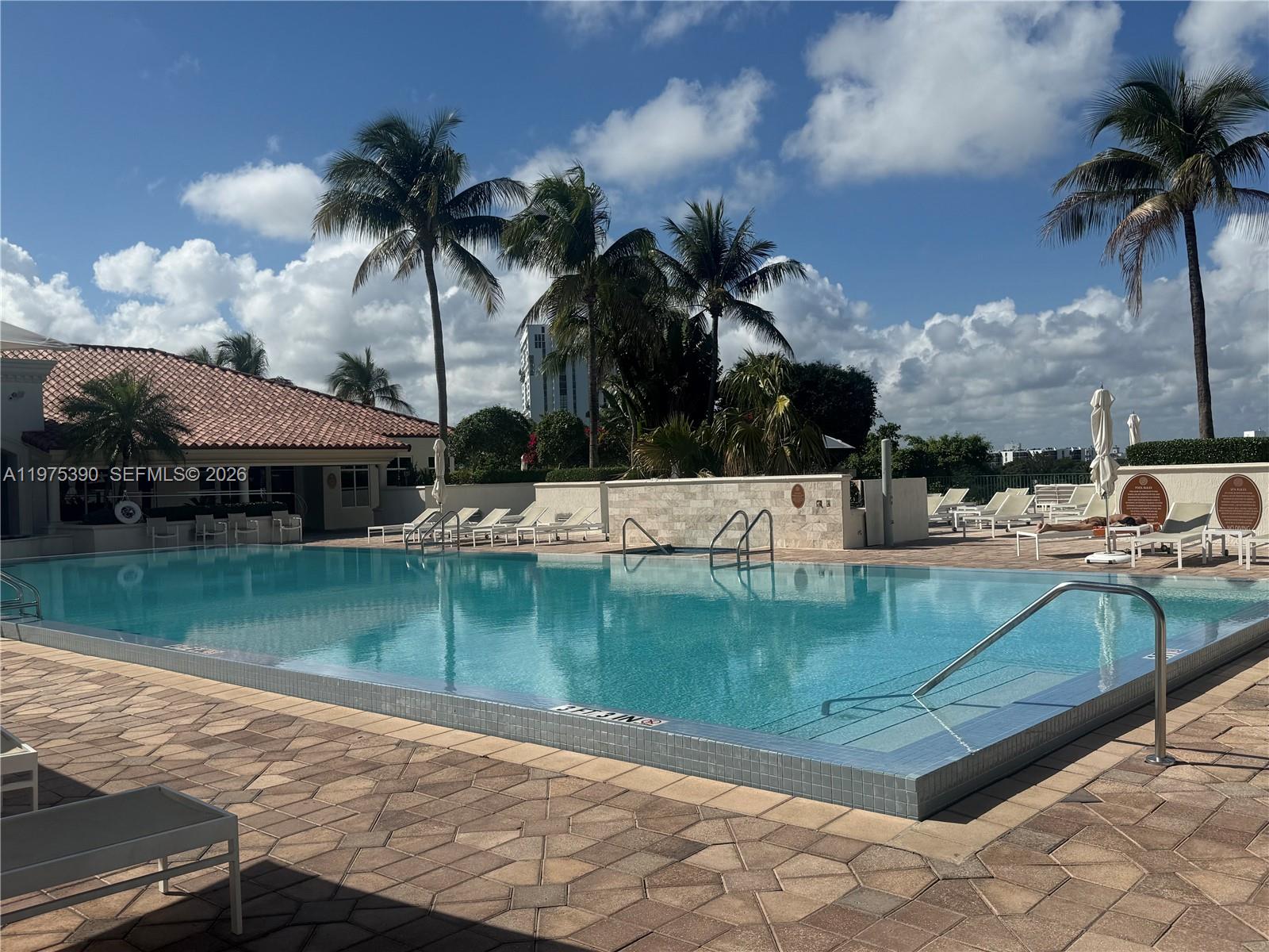 20000 E Country Club Dr #PH09, Aventura FL 33180