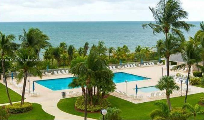 881 Ocean Dr #TH7, Key Biscayne FL 33149
