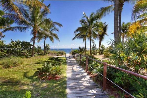881 Ocean Dr #TH7, Key Biscayne FL 33149