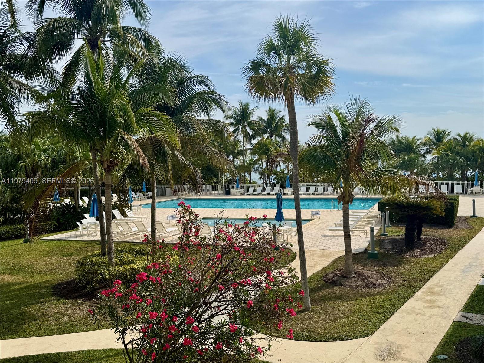 881 Ocean Dr #TH7, Key Biscayne FL 33149