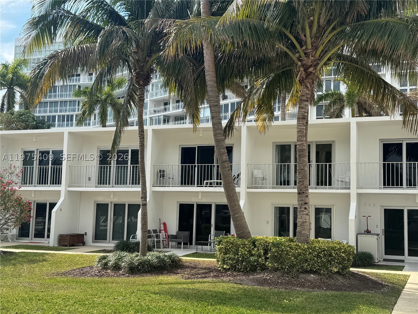 881 Ocean Dr #TH7, Key Biscayne FL 33149