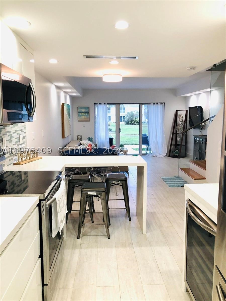 881 Ocean Dr #TH7, Key Biscayne FL 33149
