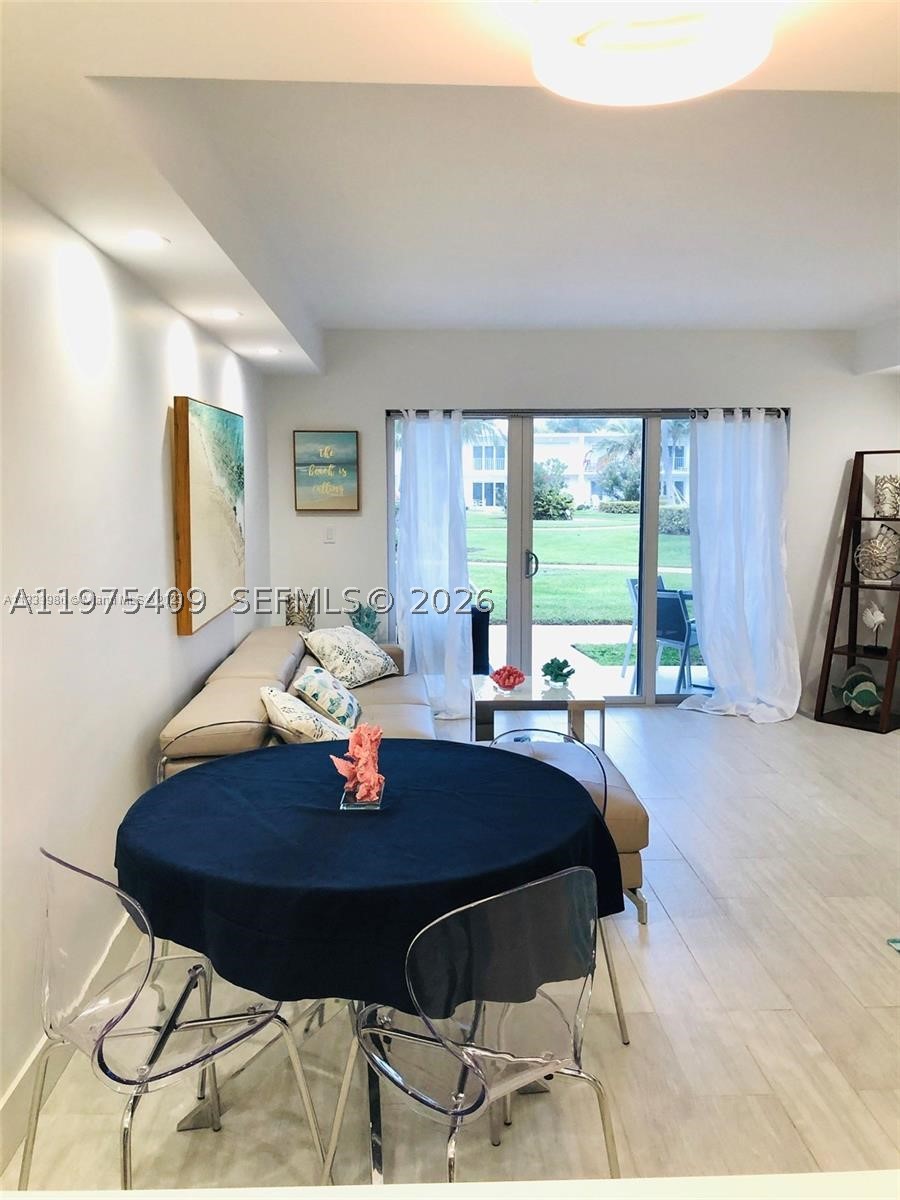 881 Ocean Dr #TH7, Key Biscayne FL 33149
