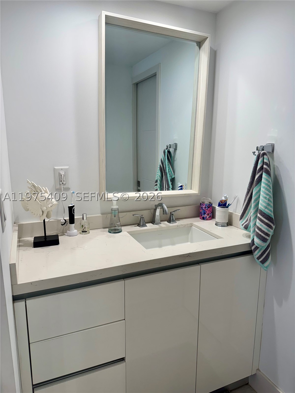 881 Ocean Dr #TH7, Key Biscayne FL 33149