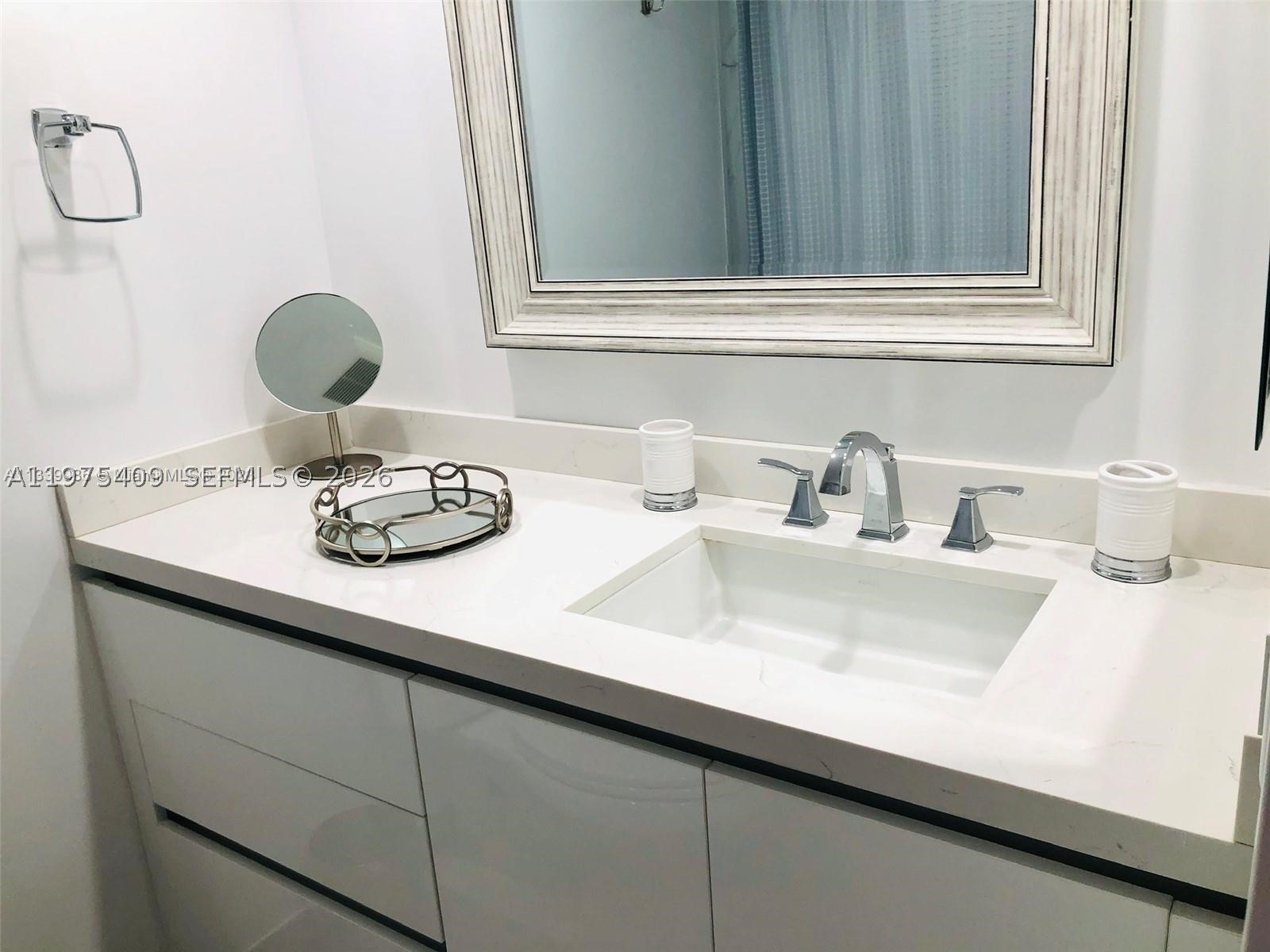 881 Ocean Dr #TH7, Key Biscayne FL 33149