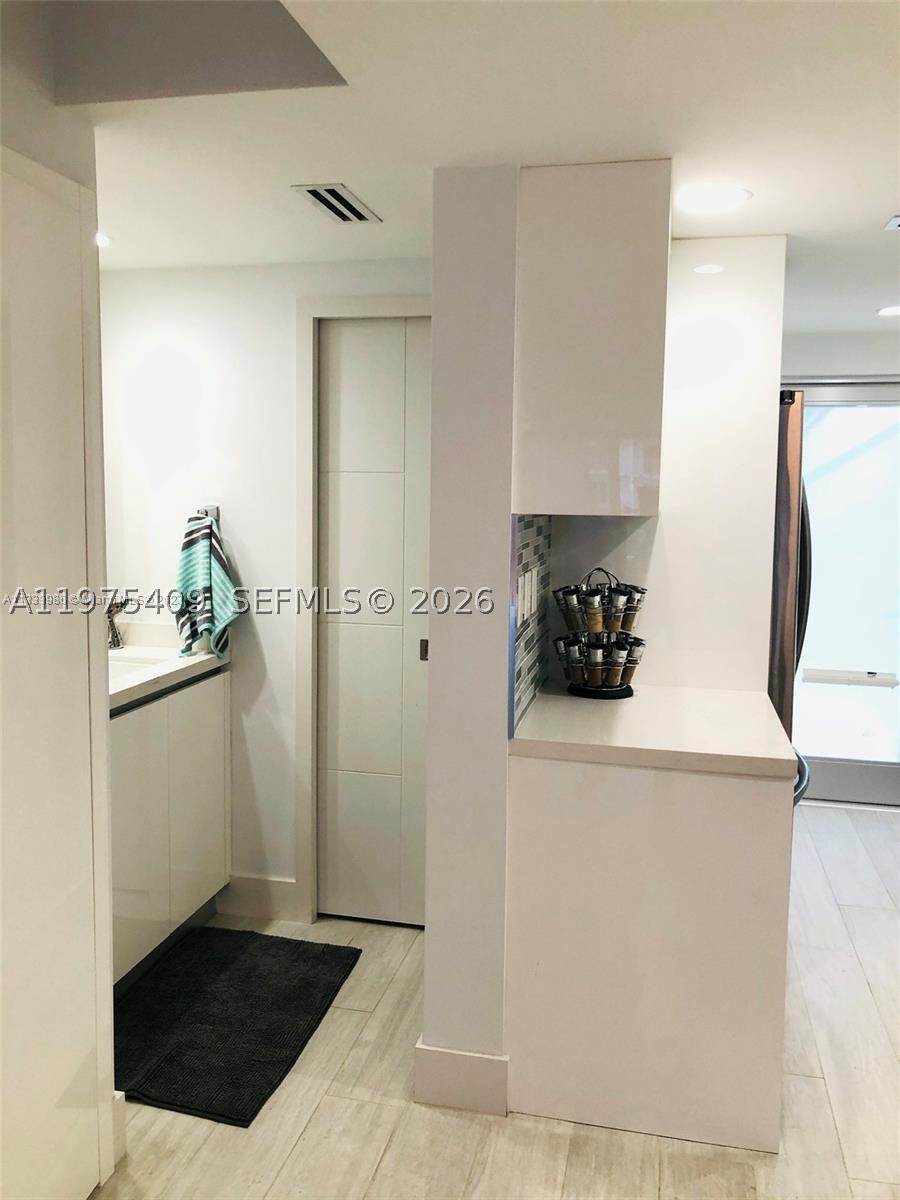 881 Ocean Dr #TH7, Key Biscayne FL 33149