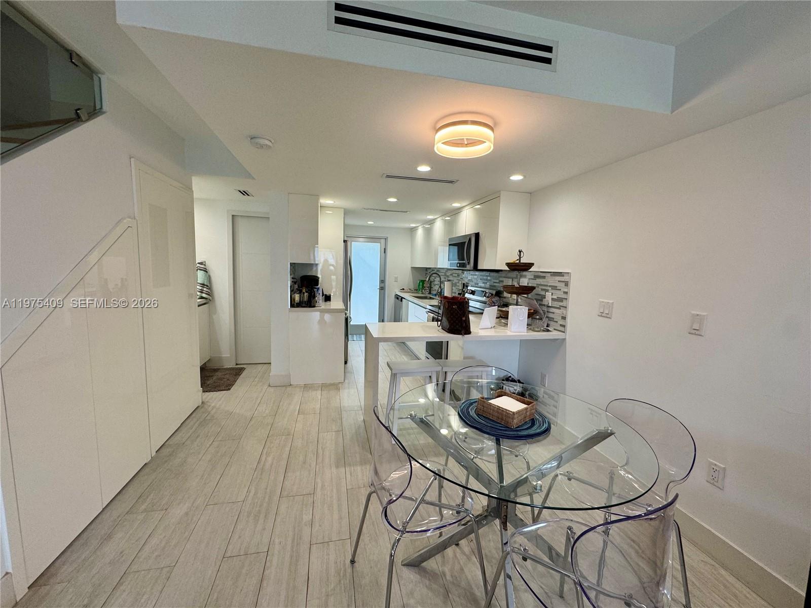 881 Ocean Dr #TH7, Key Biscayne FL 33149