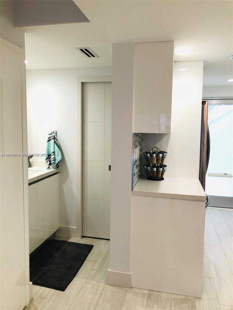881 Ocean Dr #TH7, Key Biscayne FL 33149