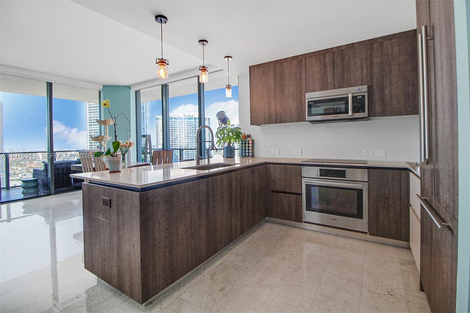 68 SE 6th St #2612, Miami FL 33131