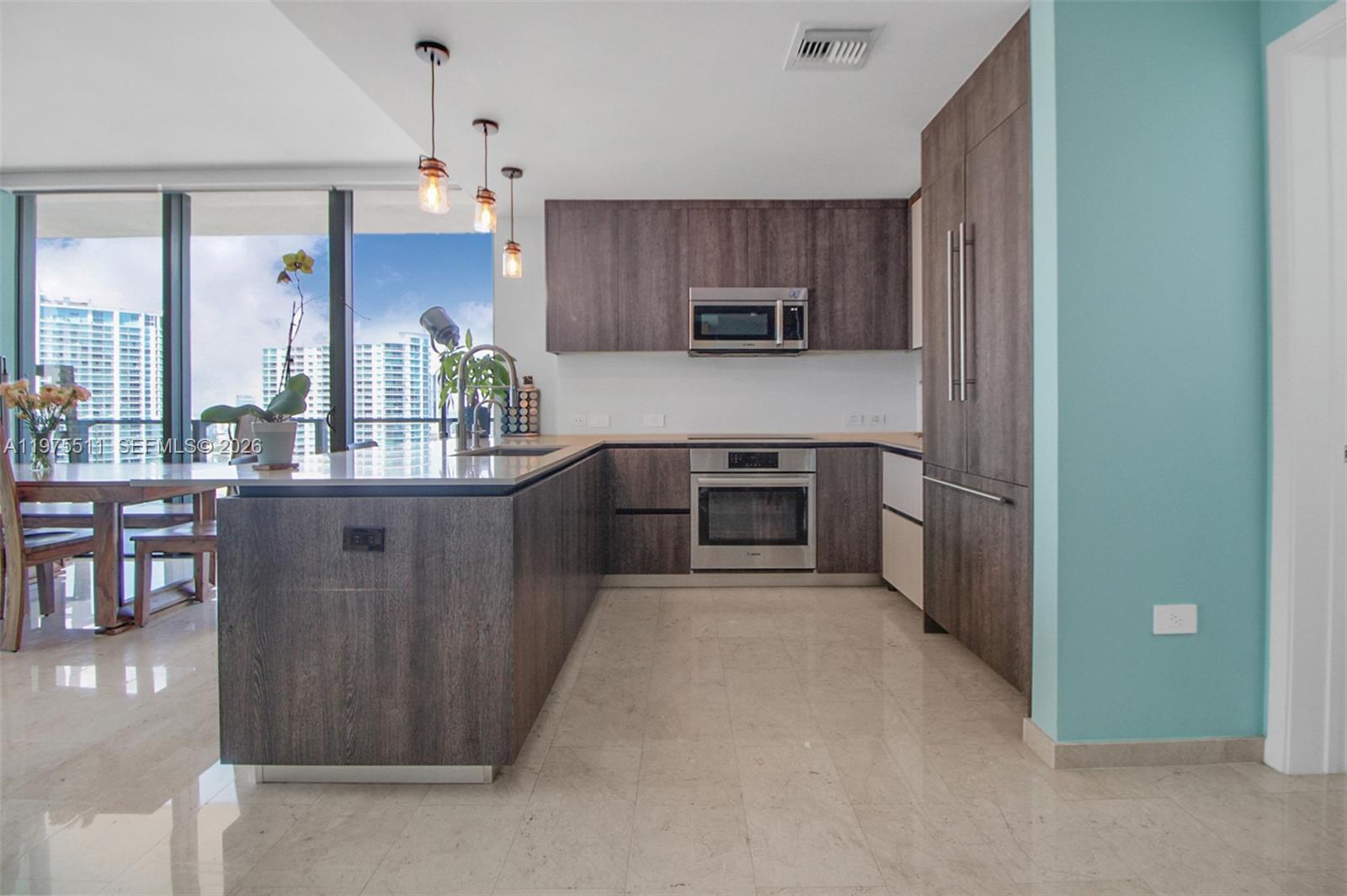 68 SE 6th St #2612, Miami FL 33131