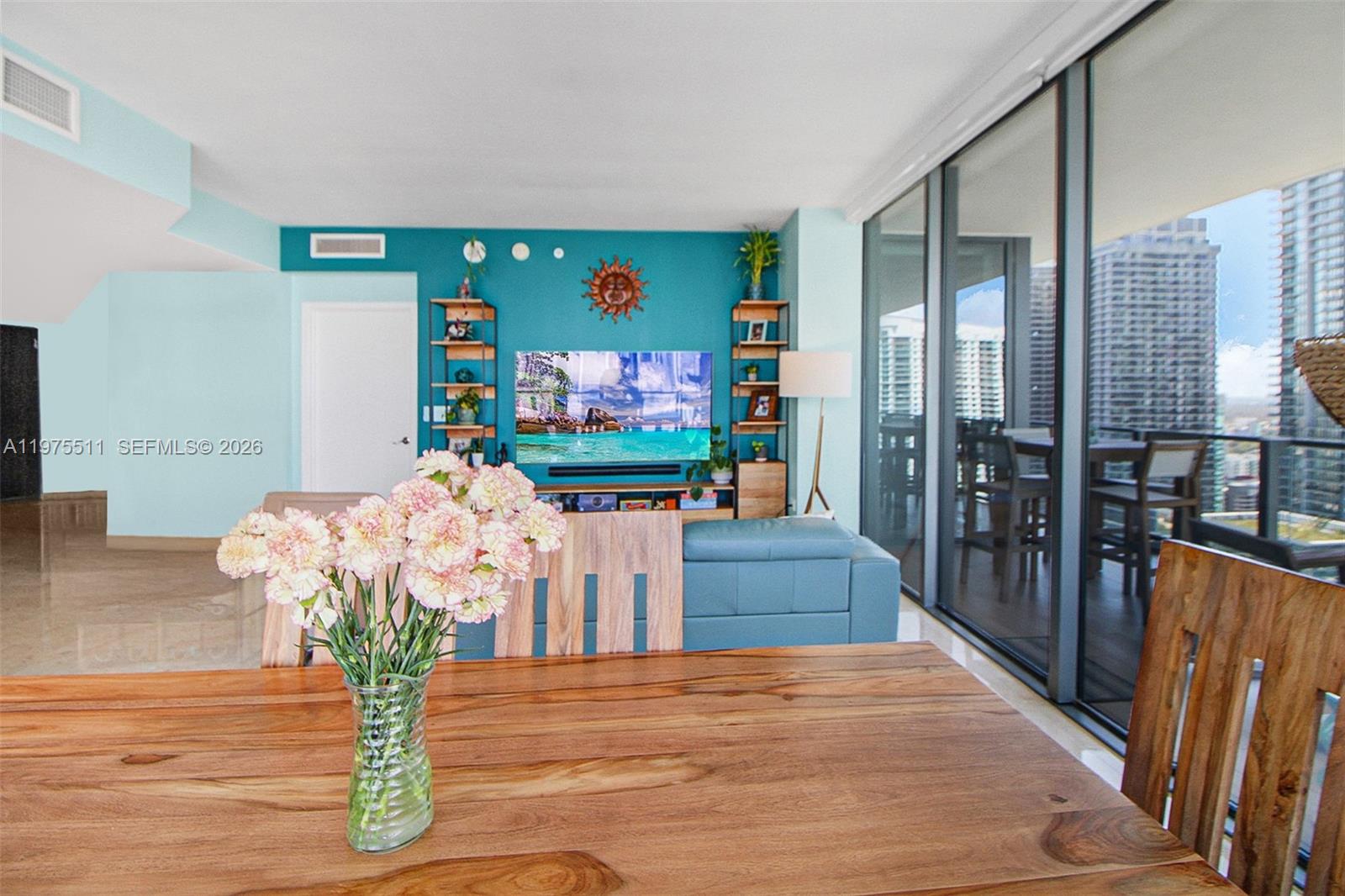 68 SE 6th St #2612, Miami FL 33131
