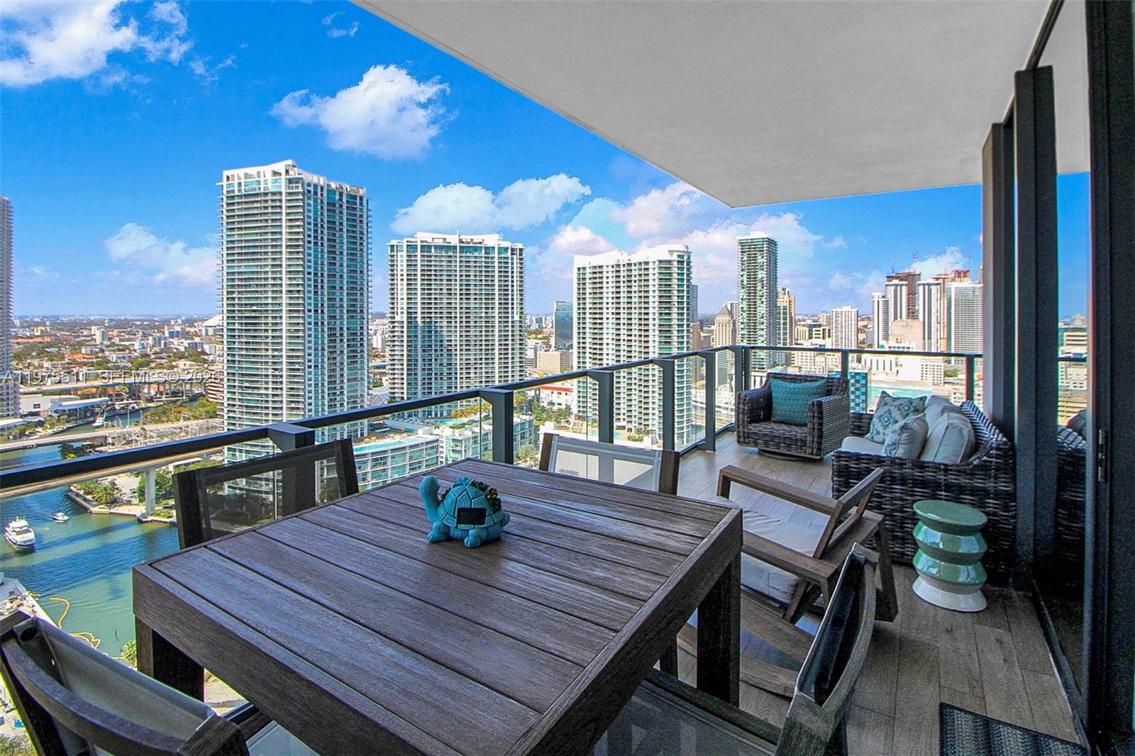 68 SE 6th St #2612, Miami FL 33131