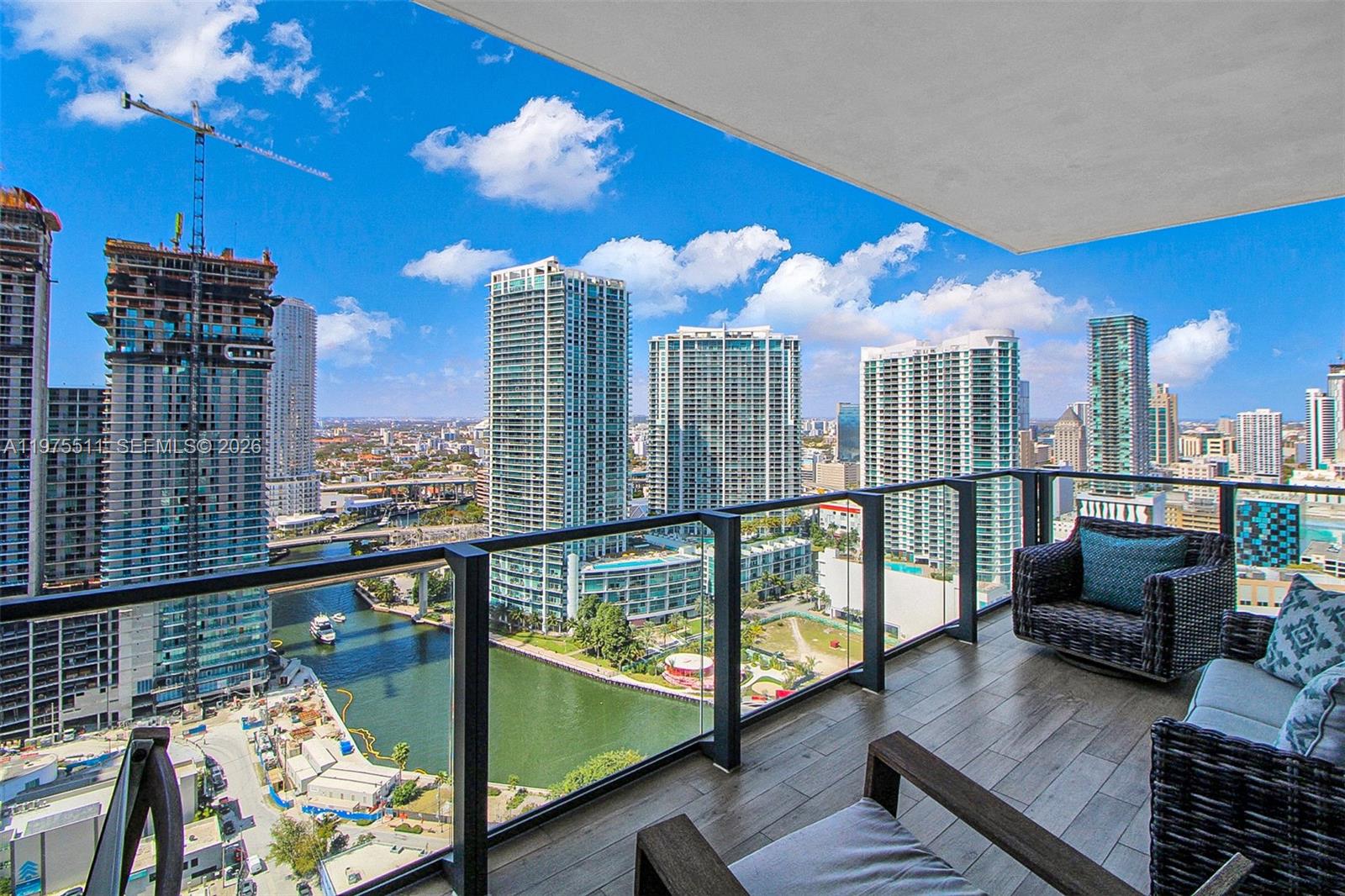 68 SE 6th St #2612, Miami FL 33131
