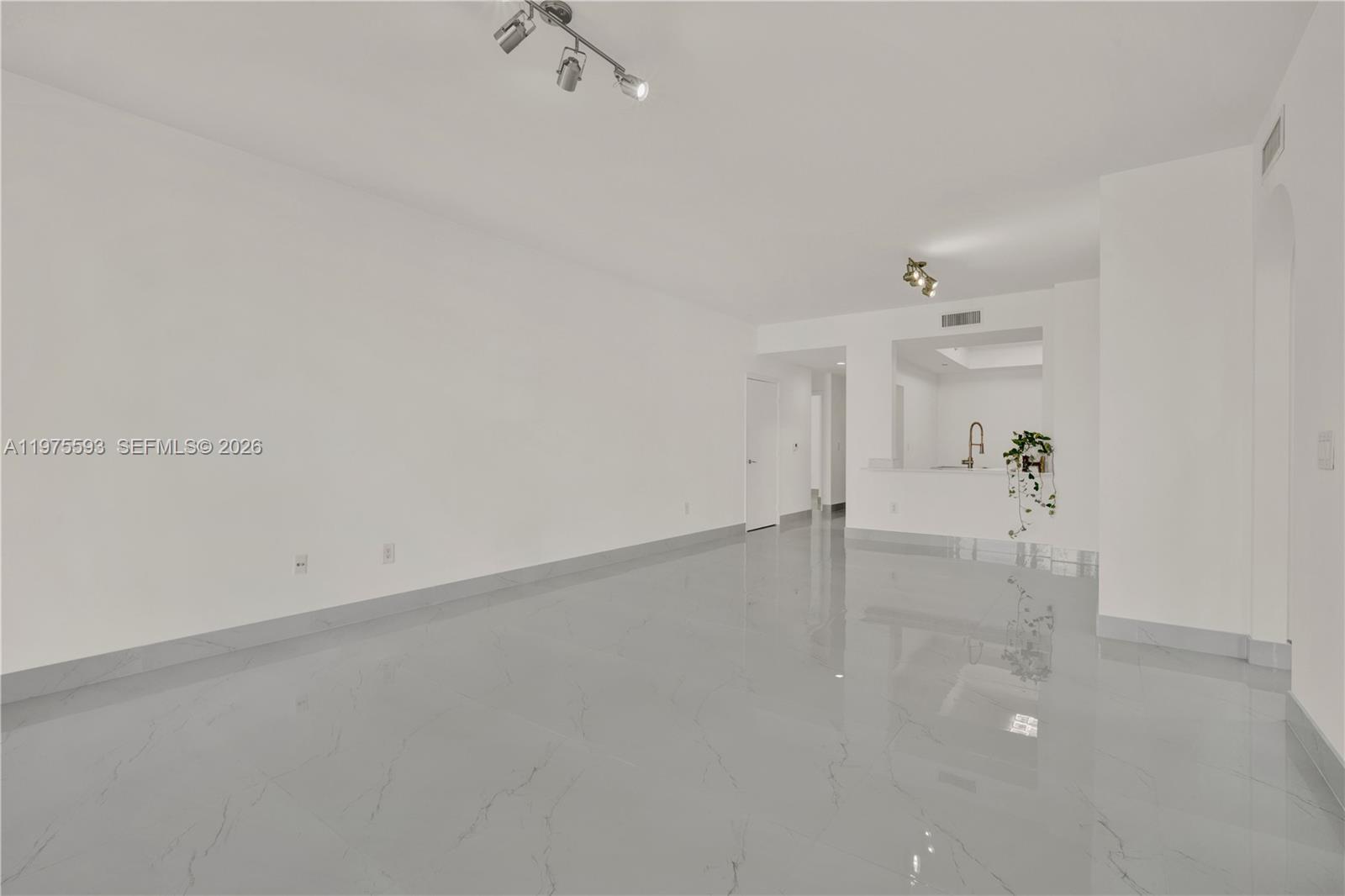 3340 NE 190th St #1108, Aventura FL 33180