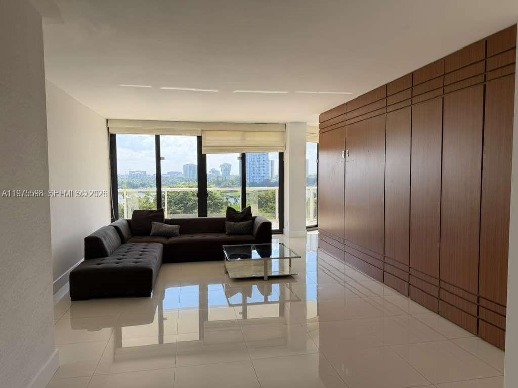 20281 E Country Club Dr #611, Aventura FL 33180