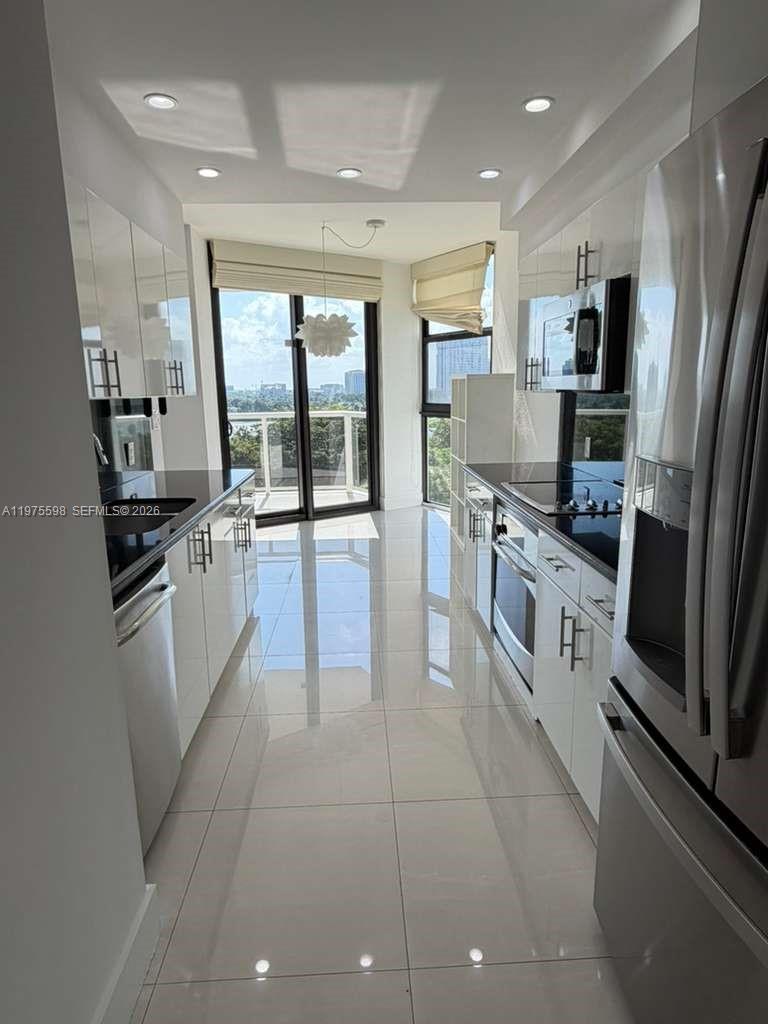 20281 E Country Club Dr #611, Aventura FL 33180