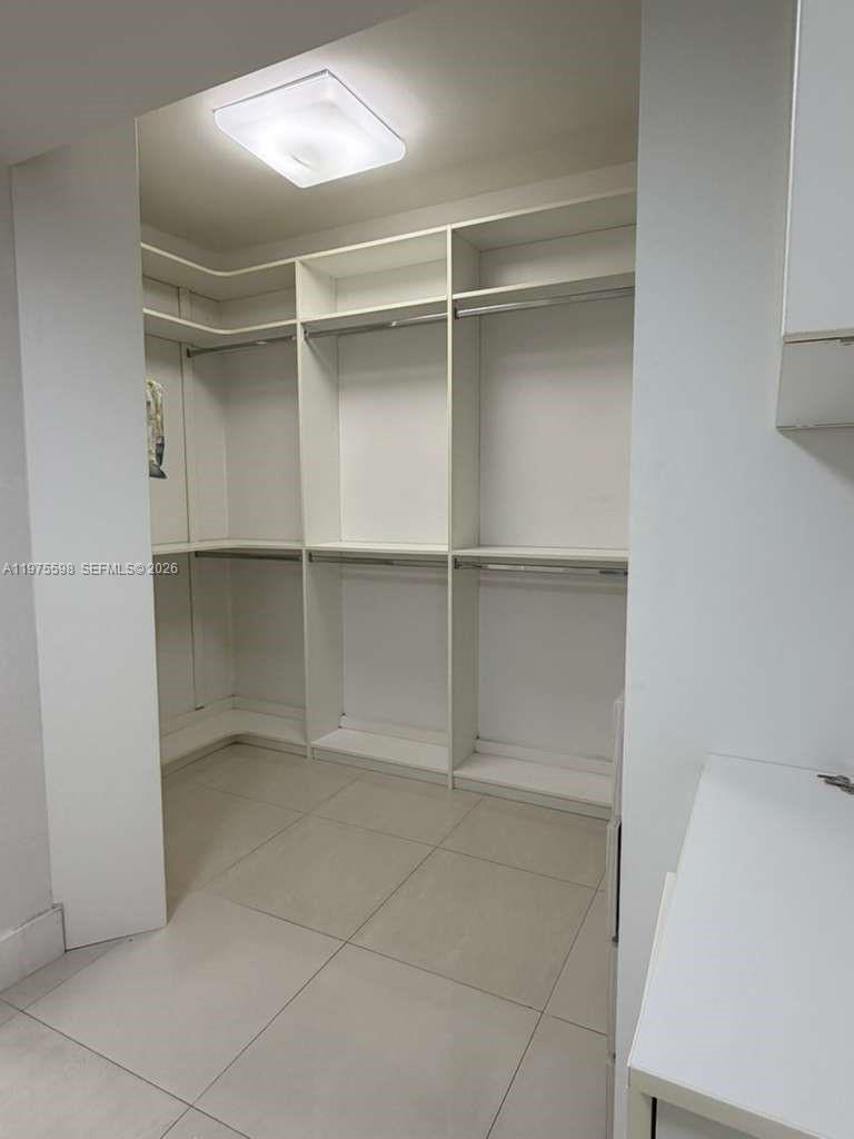 20281 E Country Club Dr #611, Aventura FL 33180