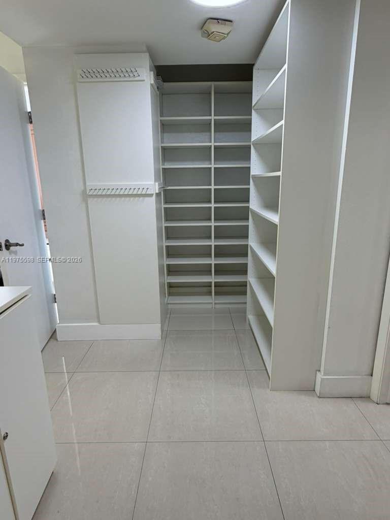 20281 E Country Club Dr #611, Aventura FL 33180