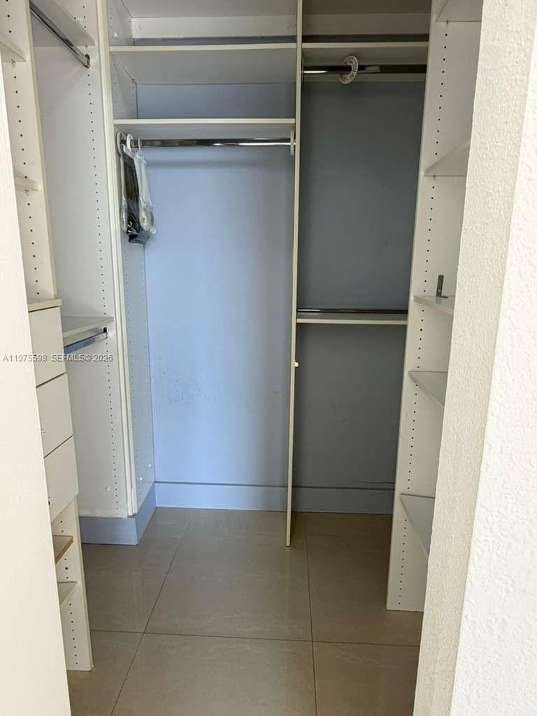 20281 E Country Club Dr #611, Aventura FL 33180