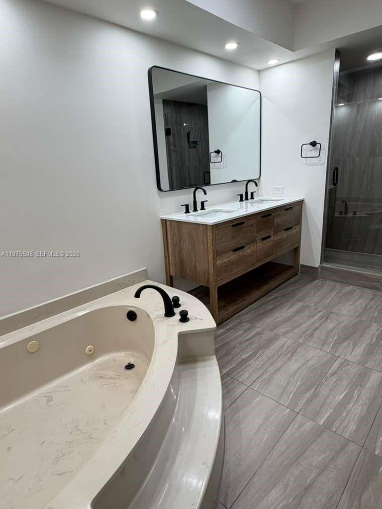20281 E Country Club Dr #611, Aventura FL 33180