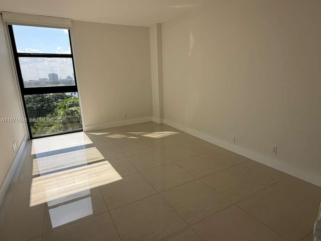 20281 E Country Club Dr #611, Aventura FL 33180