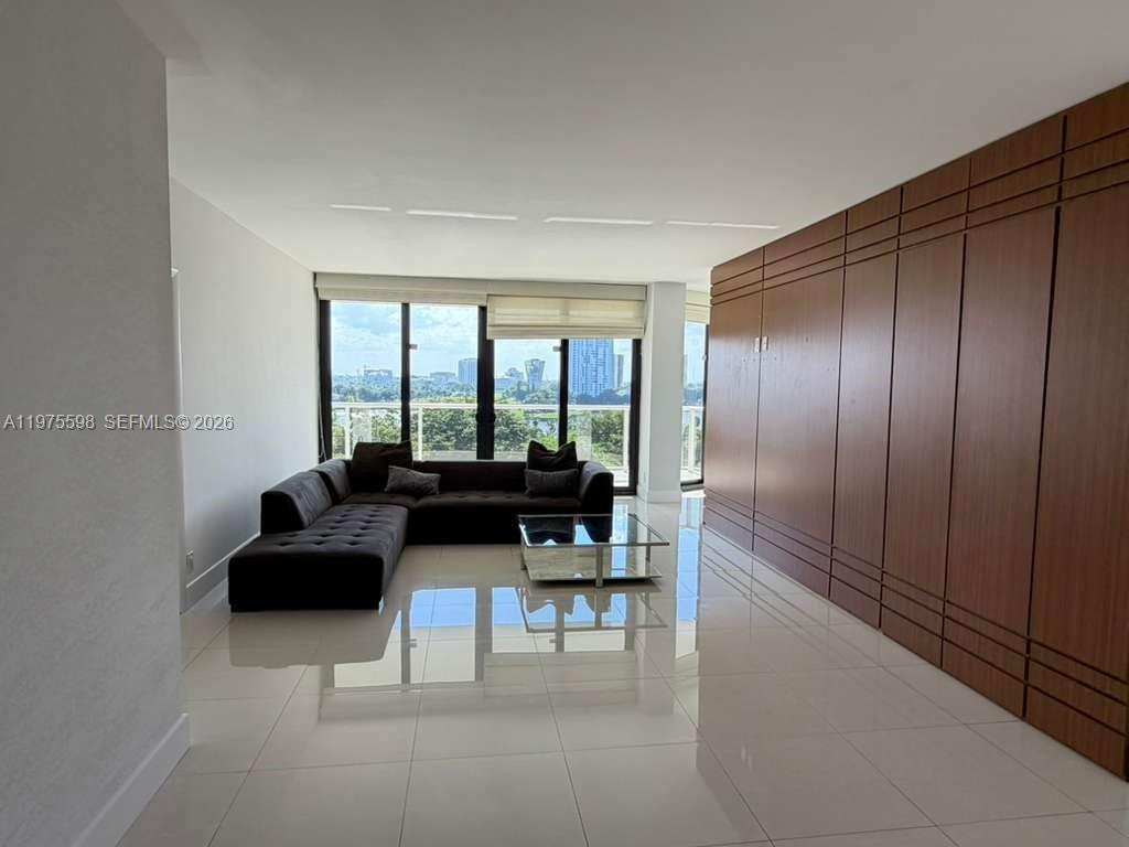 20281 E Country Club Dr #611, Aventura FL 33180