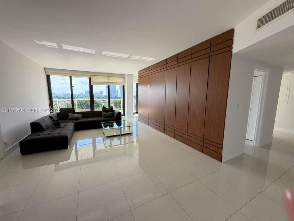 20281 E Country Club Dr #611, Aventura FL 33180