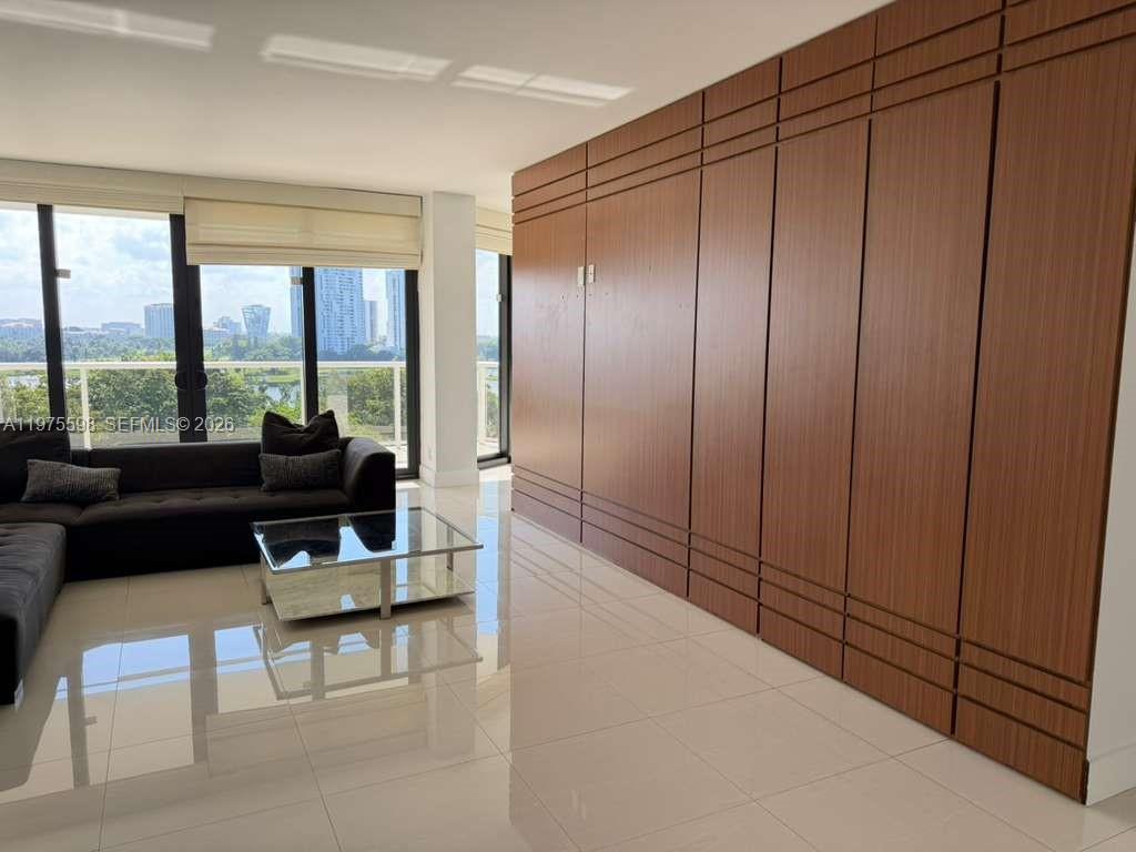 20281 E Country Club Dr #611, Aventura FL 33180