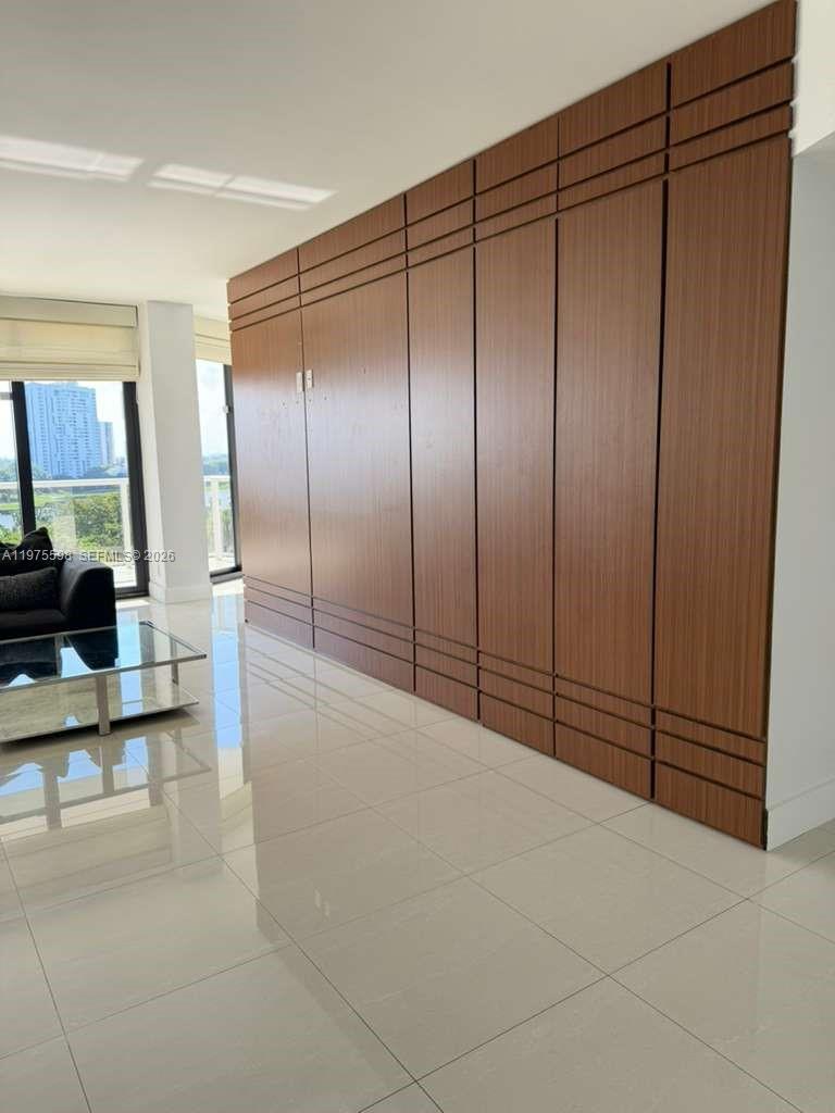 20281 E Country Club Dr #611, Aventura FL 33180