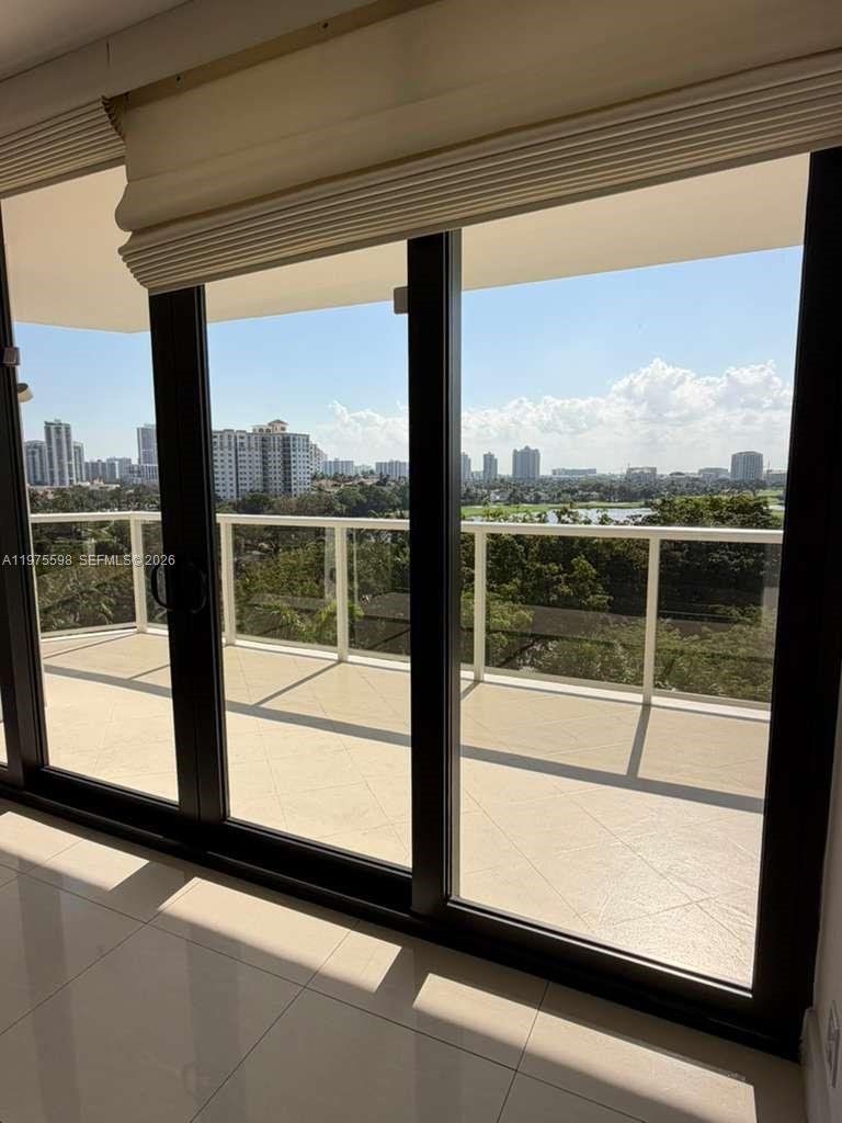 20281 E Country Club Dr #611, Aventura FL 33180