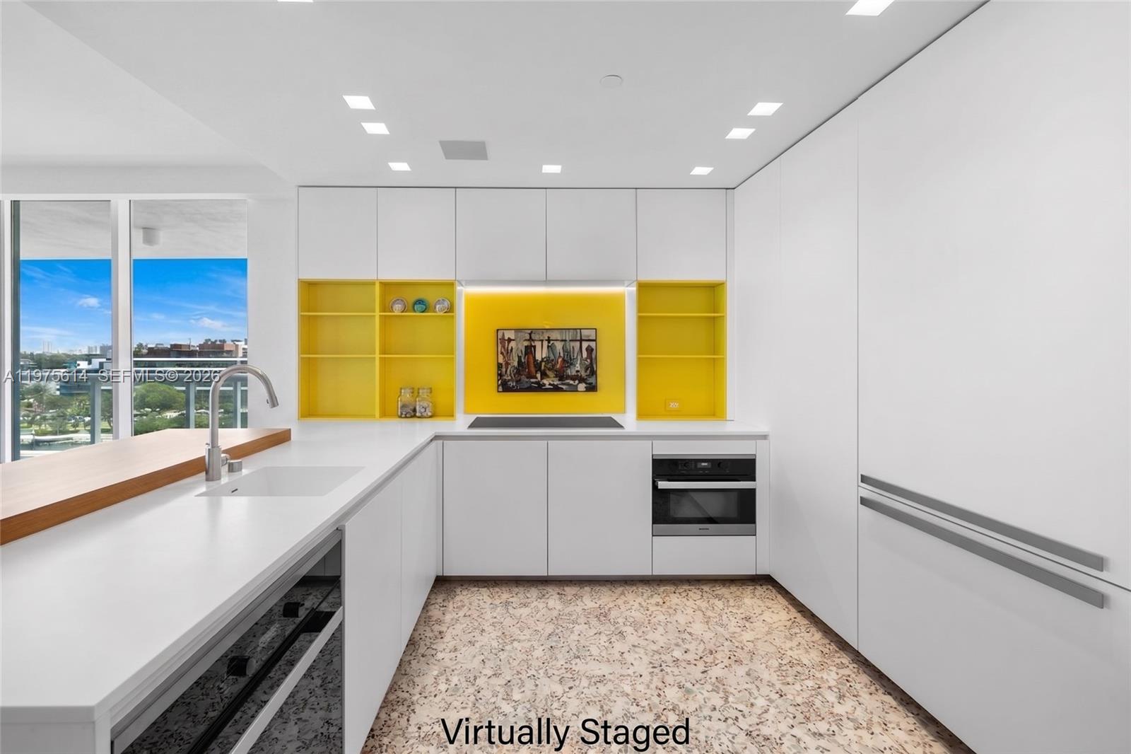 10 Venetian Way #904, Miami Beach FL 33139