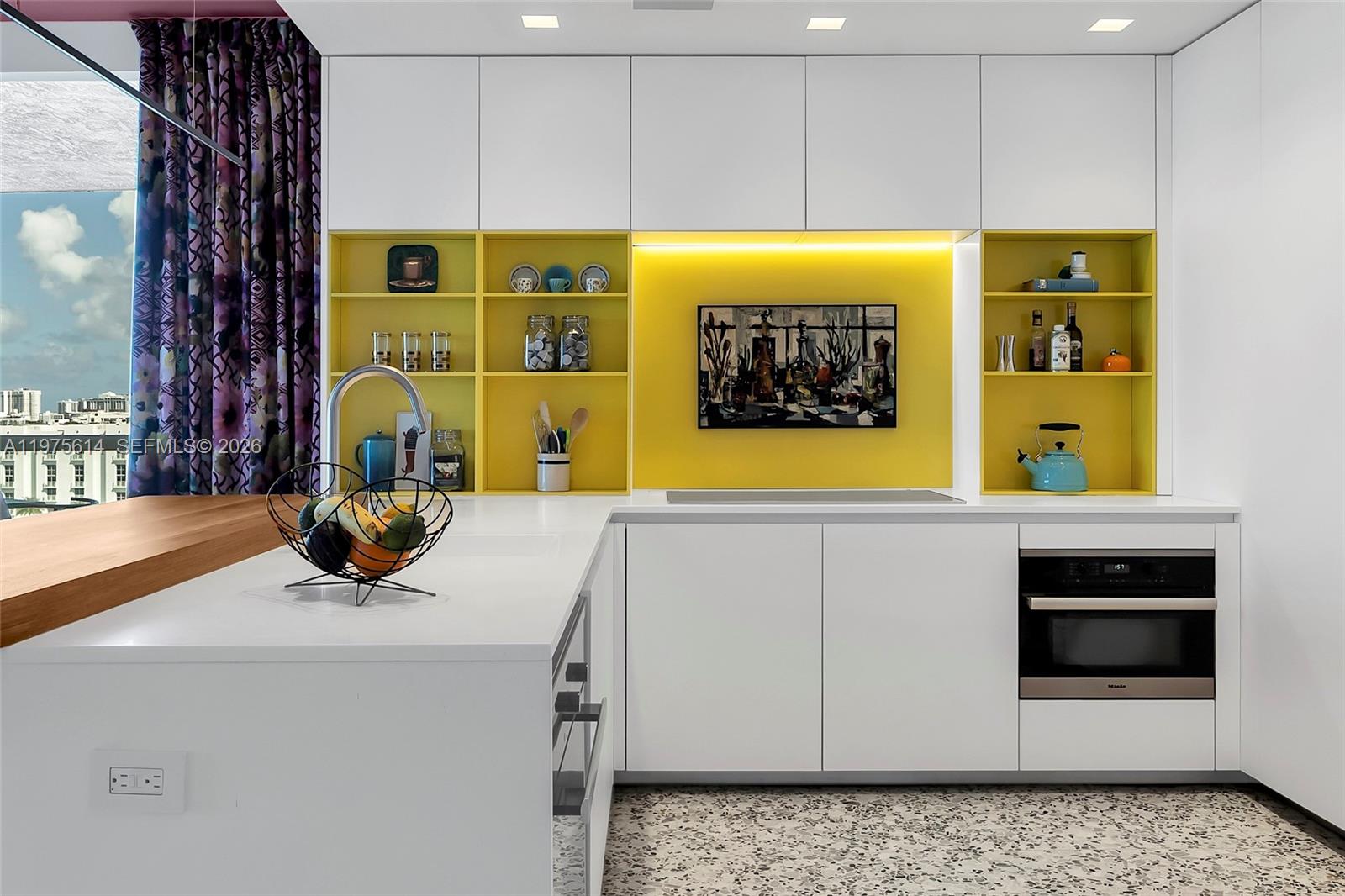 10 Venetian Way #904, Miami Beach FL 33139