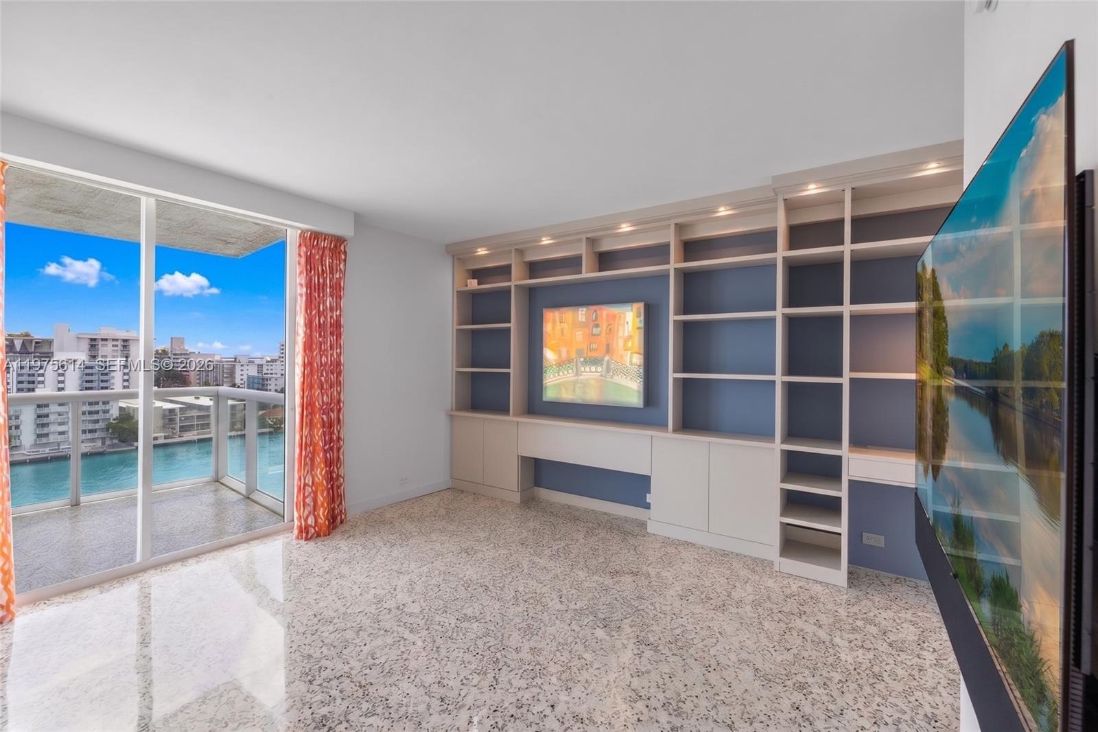 10 Venetian Way #904, Miami Beach FL 33139