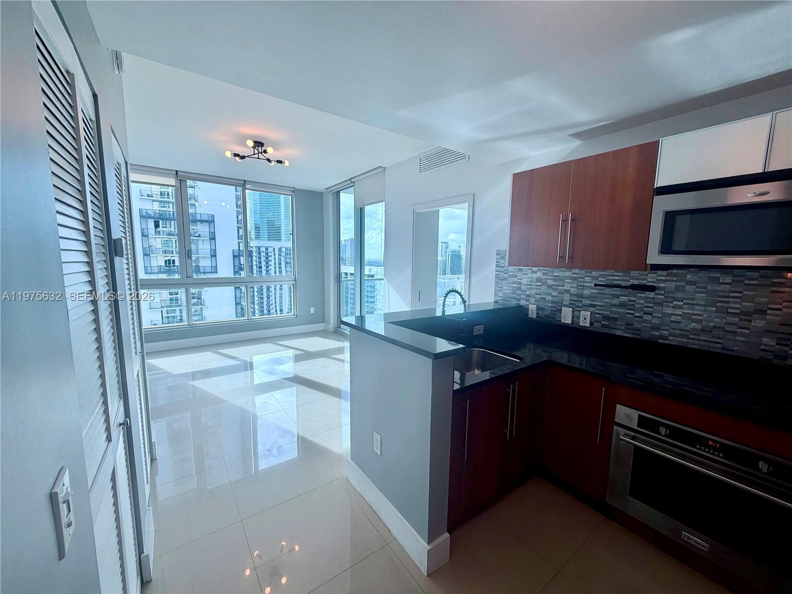 300 S Biscayne Blvd #3011, Miami FL 33131
