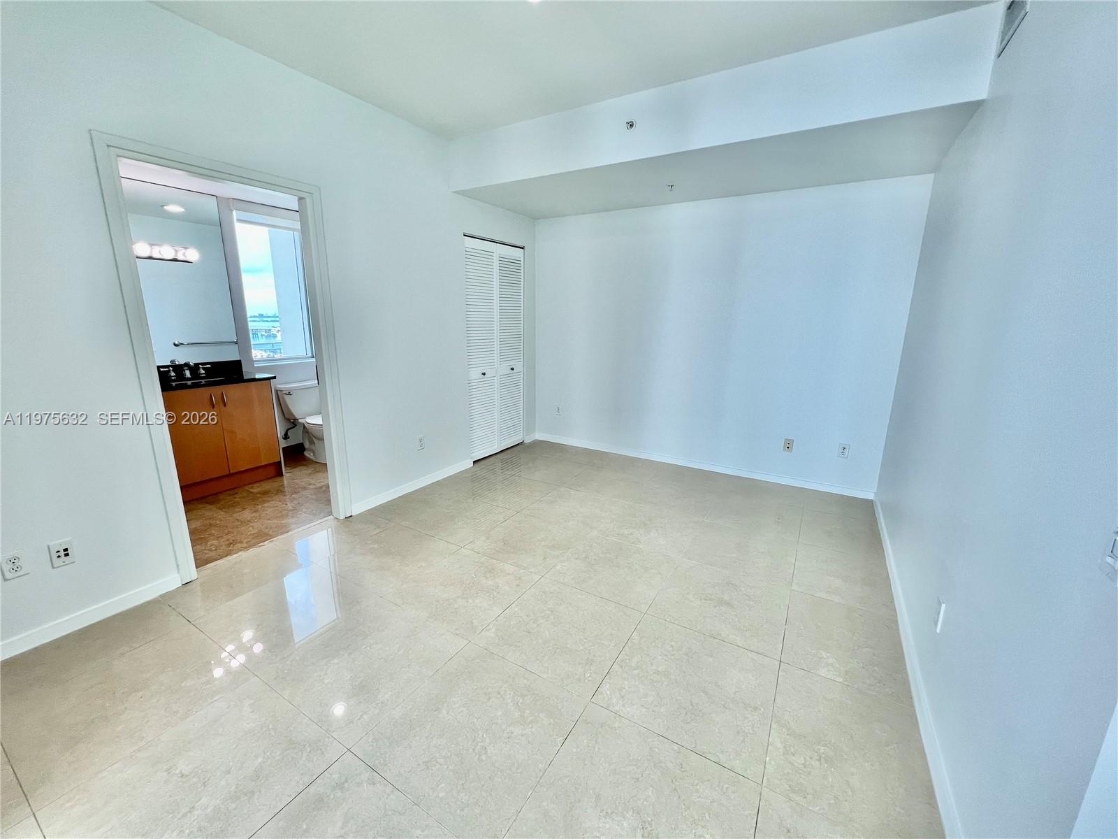300 S Biscayne Blvd #3011, Miami FL 33131