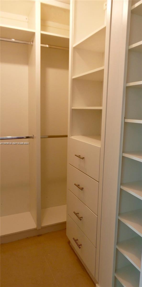 300 S Biscayne Blvd #3011, Miami FL 33131