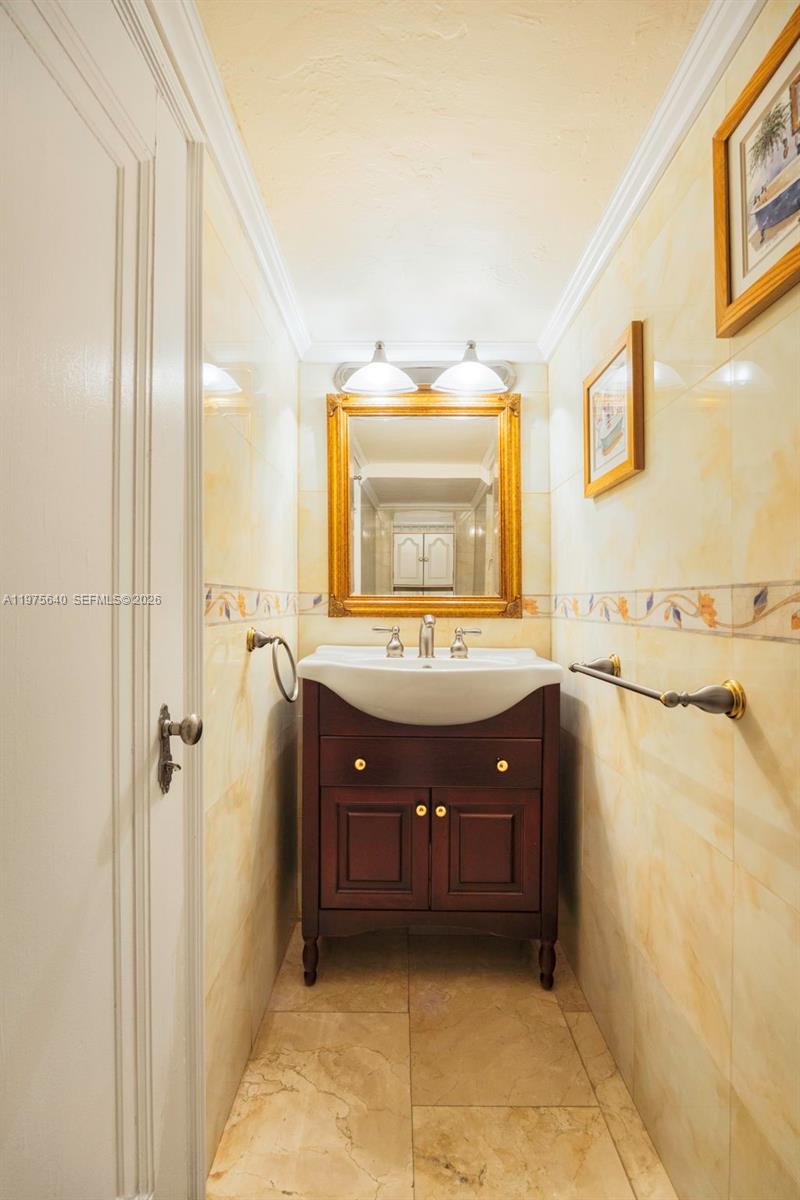 1645 S Bayshore Dr, Coconut Grove FL 33133