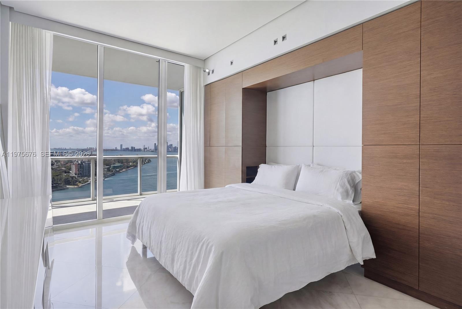 100 S Pointe Dr #2604, Miami Beach FL 33139