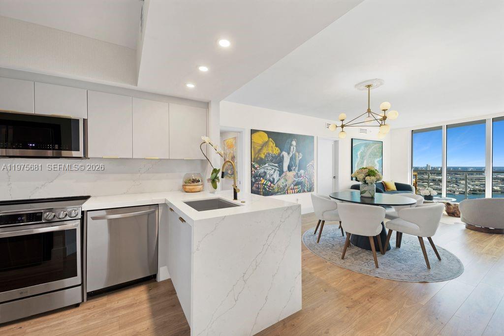 335 S Biscayne Blvd #3012, Miami FL 33131