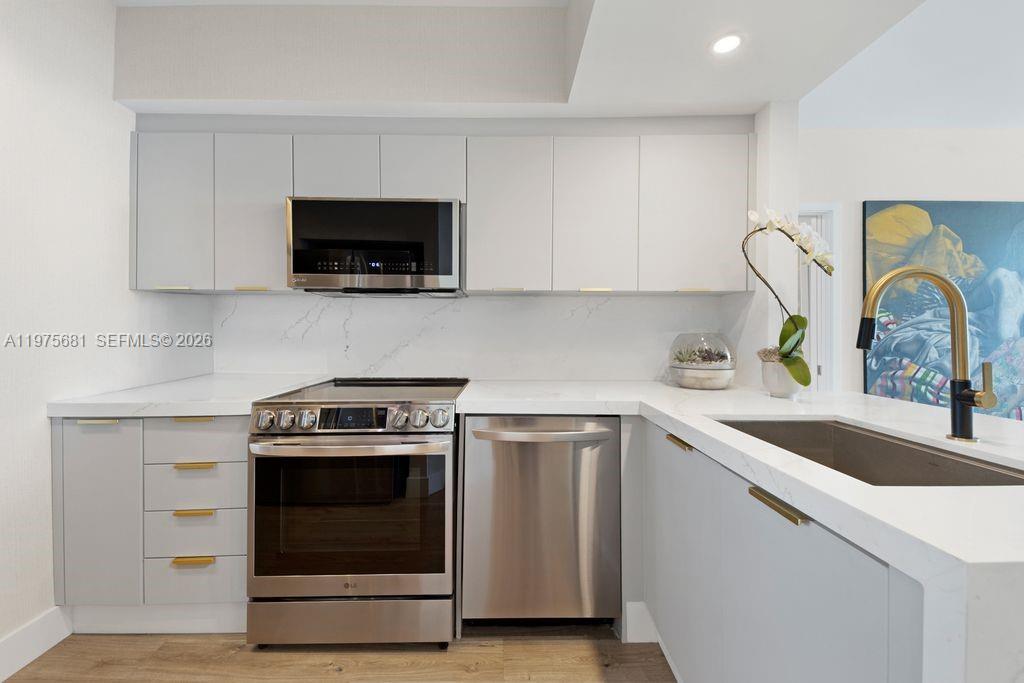335 S Biscayne Blvd #3012, Miami FL 33131