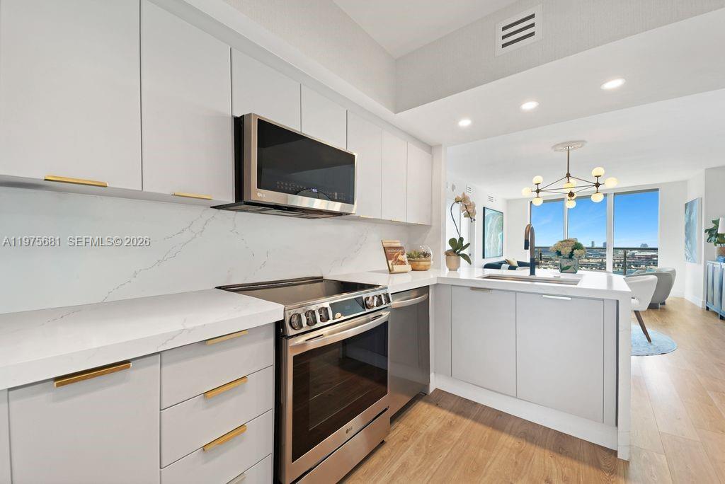 335 S Biscayne Blvd #3012, Miami FL 33131