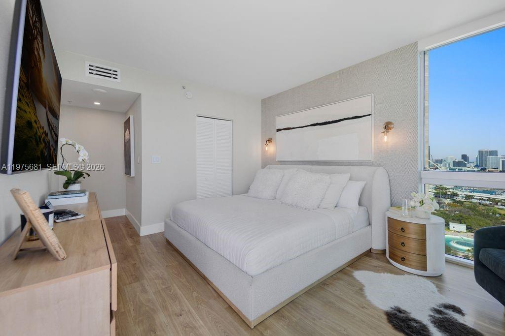 335 S Biscayne Blvd #3012, Miami FL 33131