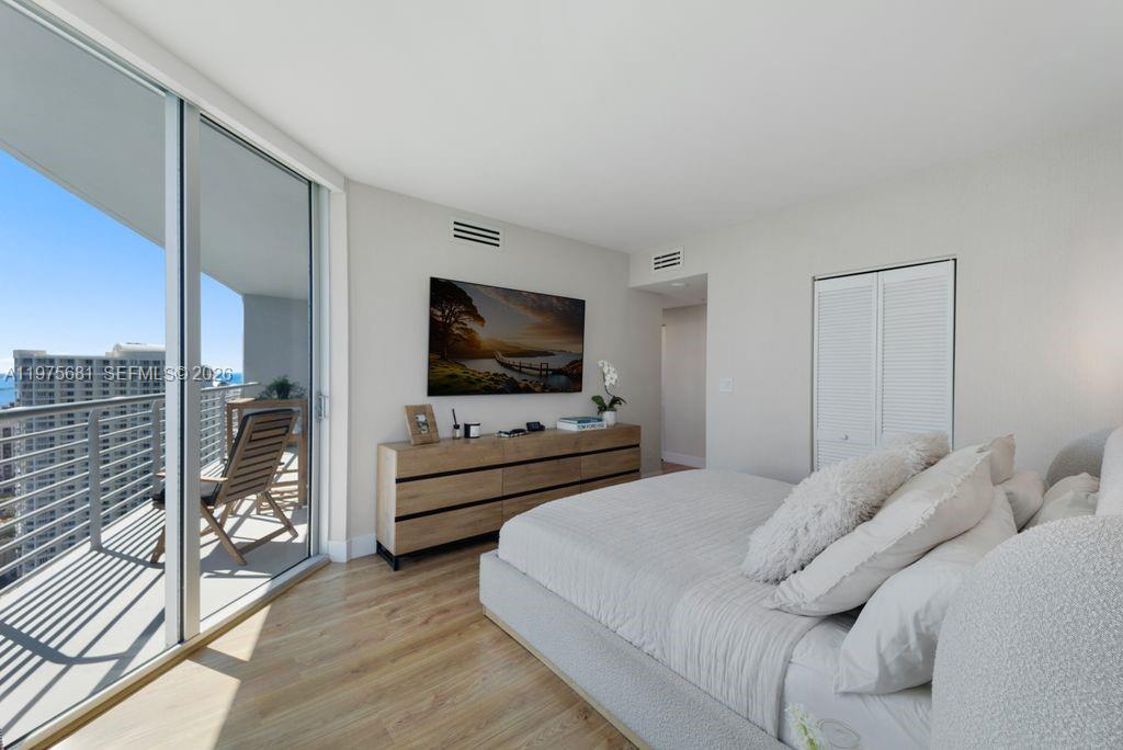 335 S Biscayne Blvd #3012, Miami FL 33131