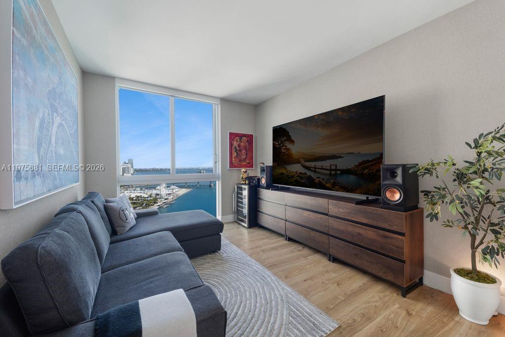 335 S Biscayne Blvd #3012, Miami FL 33131