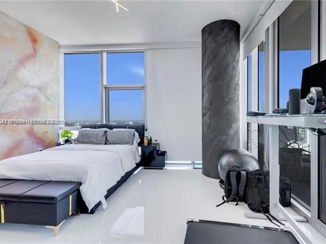 851 NE 1st Ave #3000, Miami FL 33132